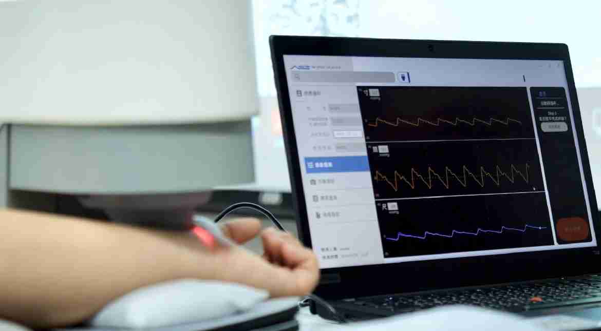 NG大舞台耘康以高解析与拟真的显示技术，，将其应用于中医检测，，提供“中医数位化检测方案”，，，，使传统中医检测结果数据化与可视化