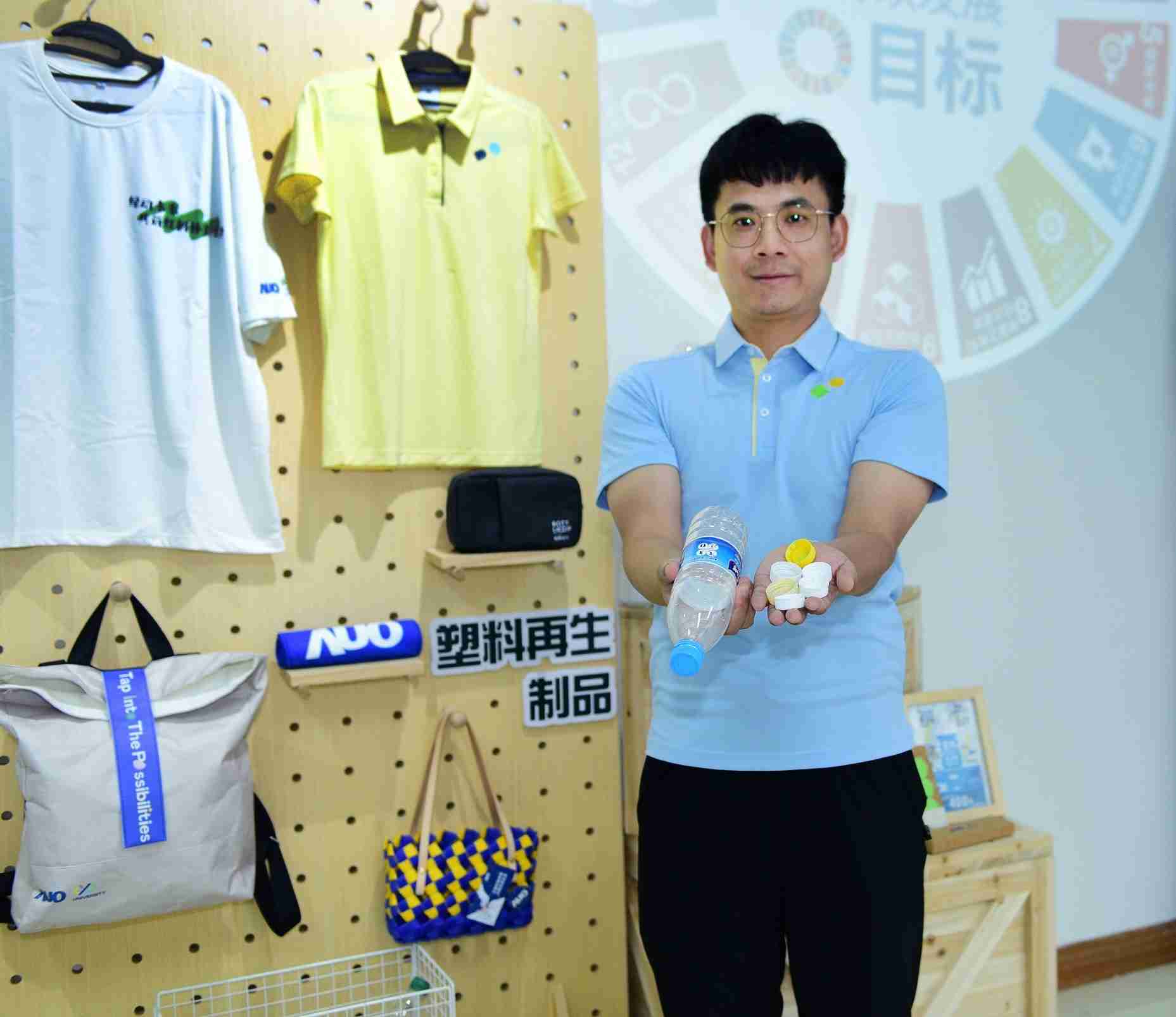 「2024智慧NG大舞台展」永续发展馆中，，展示NG大舞台厦门驱动永续发展之成果，，，，包含将厂内废弃物再制为实用物品，，，将永续发展理念深植于员工生活日常实践