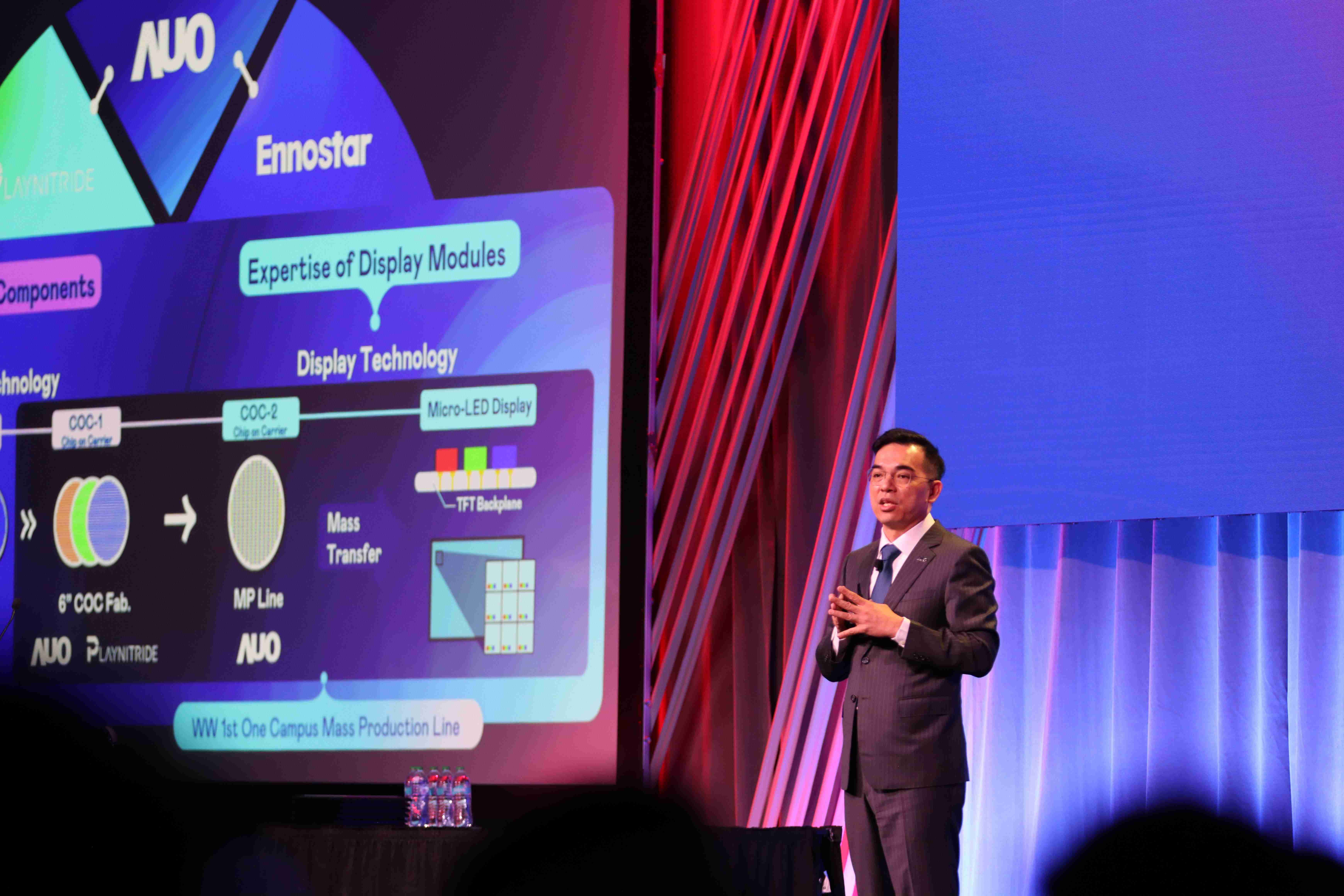 2025 SID显示周登场，，，NG大舞台光电执行长暨总经理柯富仁博士以〝Redefining Displays: Inspiring New Possibilities〞发表主题演说，，，带领NG大舞台以智能显示解决方案先驱，，透过AI赋能，，重塑显示的视觉创新体验